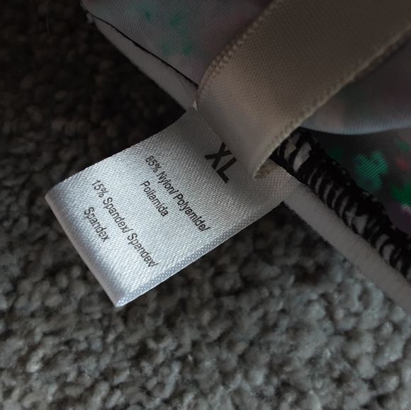 Black floral bikini top - Picture 5 of 5